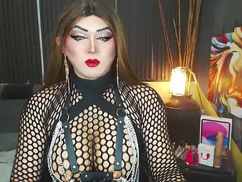 Snapshot of HugexMsLovelyxCock chatting on 05.13.26 HugexMsLovelyxCock online show from 05.13.26