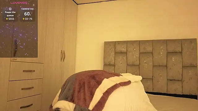 Snapshot of Izumi__ chatting on 04.12.26 Izumi online show from 04.12.26