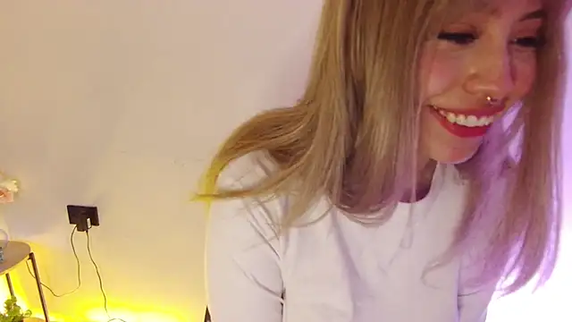 Snapshot of Evannia chatting on 05.18.26 Evannia online show from 05.18.26