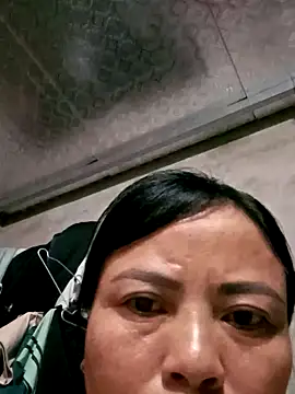 Snapshot of -Hami- chatting on 04.26.26 -Hami- online show from 04.26.26