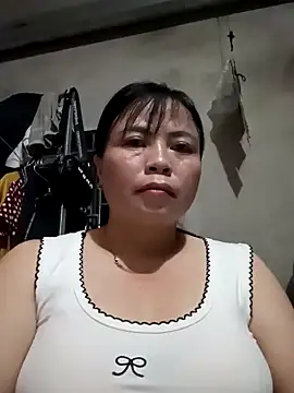 Snapshot of -Hami- chatting on 04.27.26 -Hami- online show from 04.27.26