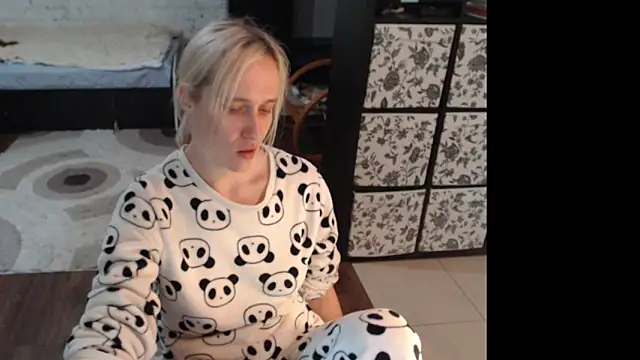 Snapshot of Sweet_hot_shrmp chatting on 06.12.26 Sweet hot shrmp online show from 06.12.26