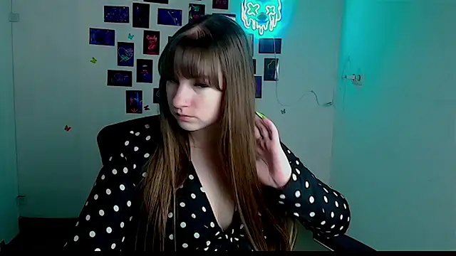 Snapshot of Tiffani_Angel chatting on 05.06.26 Tiffani Angel online show from 05.06.26