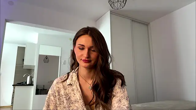 HallieHollo online show from 05.17.26