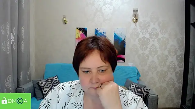 Snapshot of QUEEN02030 chatting on 04.08.26 QUEEN02030 online show from 04.08.26