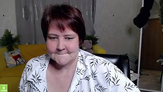 Snapshot of QUEEN02030 chatting on 04.22.26 QUEEN02030 online show from 04.22.26