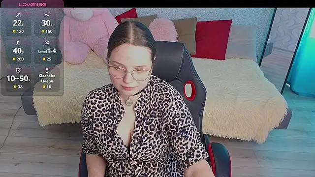 Snapshot of SofiDreamm chatting on 06.21.26 SofiDreamm online show from 06.21.26
