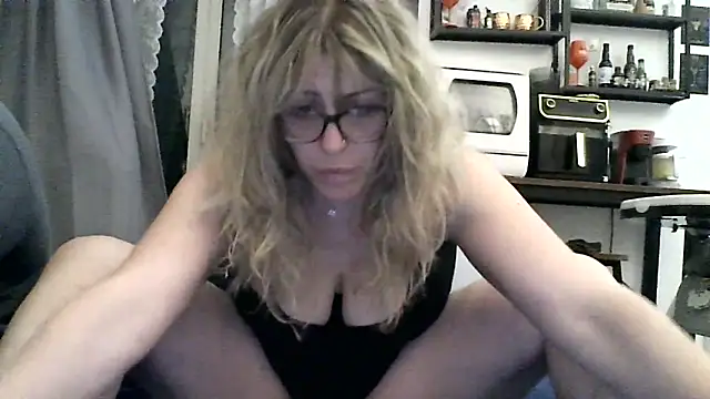 Snapshot of Ginny32 chatting on 04.26.26 Ginny32 online show from 04.26.26
