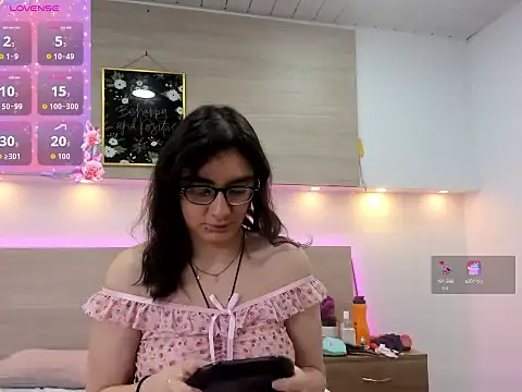 Snapshot of Ellaa_honey chatting on 04.20.26 Ellaa honey online show from 04.20.26