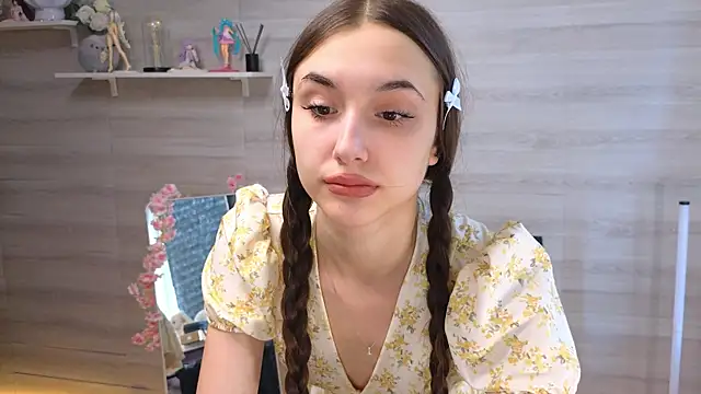 Snapshot of belle_cute chatting on 06.11.26 belle cute online show from 06.11.26