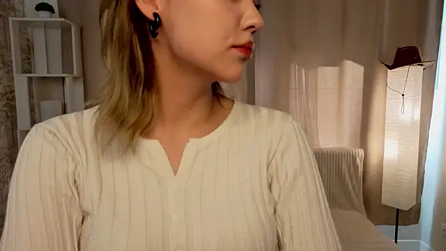 Snapshot of CythiaFelmet chatting on 05.04.26 CythiaFelmet online show from 05.04.26