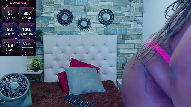 Snapshot of Skylernaomi chatting on 05.18.26 Skylernaomi online show from 05.18.26