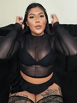 Snapshot of aleenavarro chatting on 06.19.26 aleenavarro online show from 06.19.26