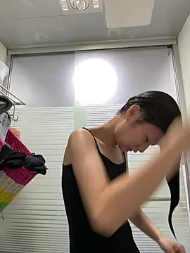 Snapshot of Zbnmji chatting on 05.19.26 Zbnmji online show from 05.19.26