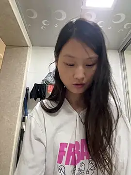 Snapshot of Zbnmji chatting on 06.18.26 Zbnmji online show from 06.18.26