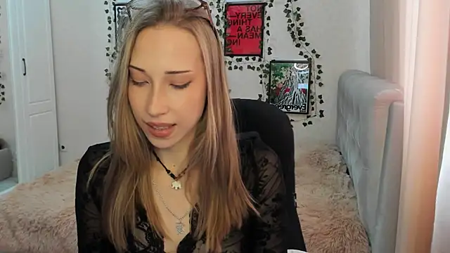 Snapshot of Emmarayder chatting on 04.09.26 Emmarayder online show from 04.09.26