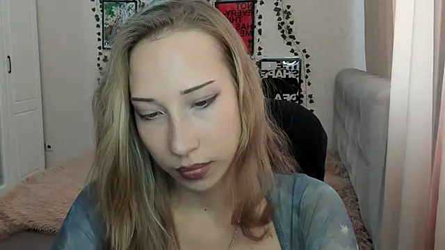 Snapshot of Emmarayder chatting on 05.20.26 Emmarayder online show from 05.20.26
