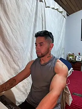 Snapshot of Sexmuscle17 chatting on 06.30.26 Sexmuscle17 online show from 06.30.26
