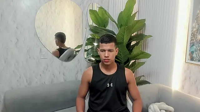 Snapshot of noahdark_ chatting on 04.19.26 noahdark online show from 04.19.26