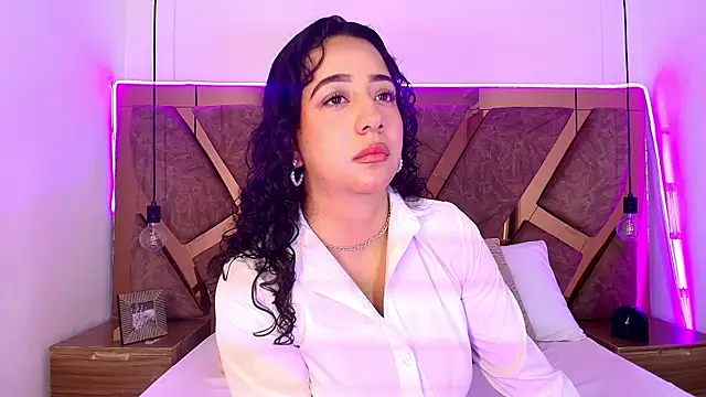 Snapshot of bella_swwan_ chatting on 06.17.26 bella swwan online show from 06.17.26