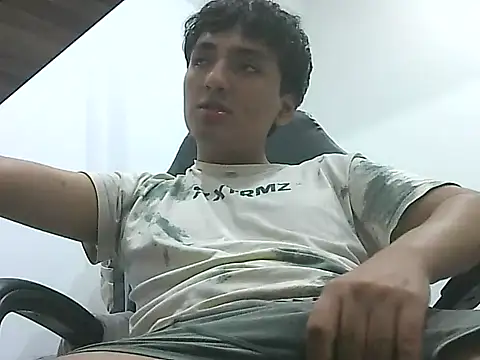 Snapshot of boynovaa chatting on 05.25.26 boynovaa online show from 05.25.26