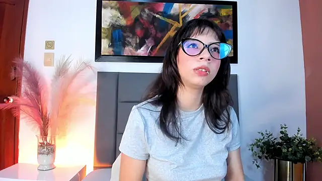 AliceThompsonn  online show from 04.10.26