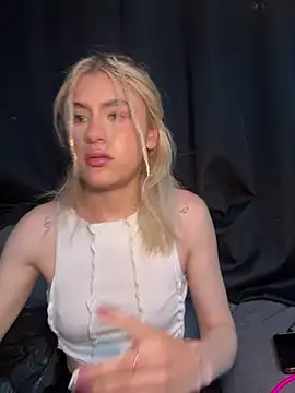 Lia fire online show from 04.25.26