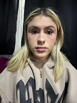 Lia fire online show from 05.12.26