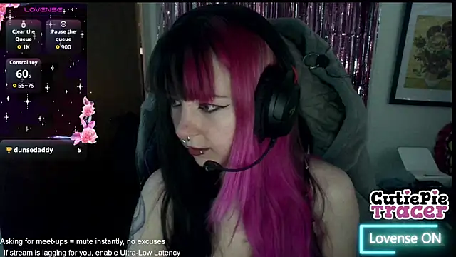 Snapshot of CutieTracer chatting on 05.11.26 CutieTracer online show from 05.11.26
