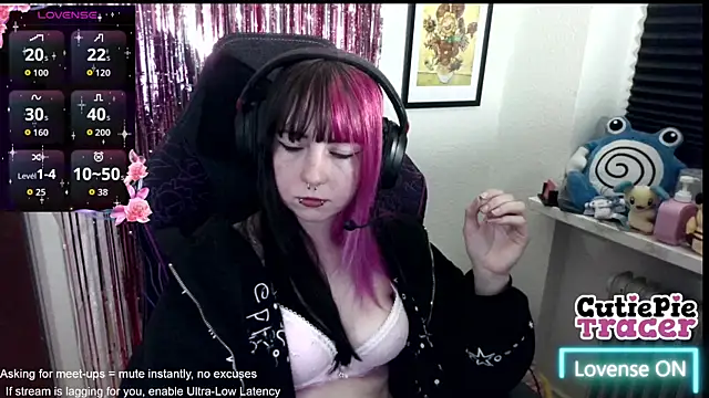 Snapshot of CutieTracer chatting on 05.17.26 CutieTracer online show from 05.17.26