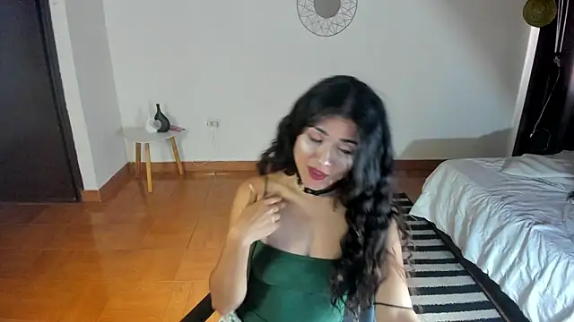 Snapshot of FreyaRouge chatting on 04.30.26 FreyaRouge online show from 04.30.26