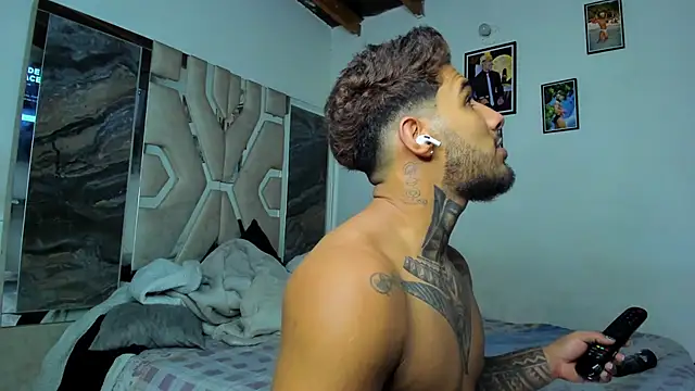 Snapshot of YoiPerezDj chatting on 04.01.26 YoiPerezDj online show from 04.01.26