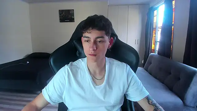 Snapshot of Luke_Chill chatting on 04.04.26 Luke Chill online show from 04.04.26
