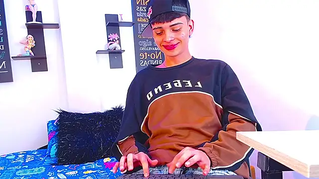 Snapshot of milo_hot_ chatting on 04.03.26 milo hot online show from 04.03.26