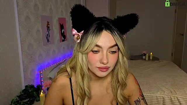 Snapshot of Emily_Bloom_119 chatting on 04.25.26 Emily Bloom 119 online show from 04.25.26