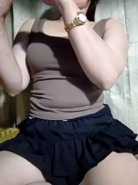Snapshot of Mi-Naney chatting on 04.18.26 Mi-Naney online show from 04.18.26
