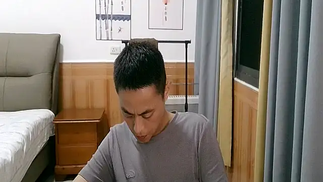 Snapshot of davidboys chatting on 05.18.26 davidboys online show from 05.18.26