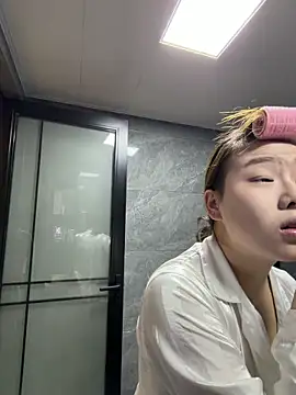Snapshot of xx132546 chatting on 05.17.26 xx132546 online show from 05.17.26