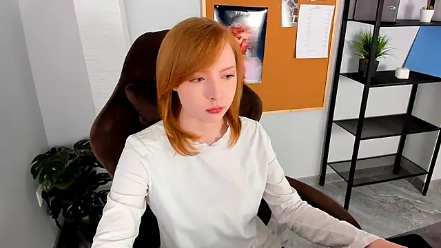 Snapshot of CherryCrushLove chatting on 04.29.26 CherryCrushLove online show from 04.29.26