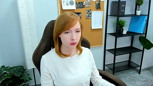 Snapshot of CherryCrushLove chatting on 05.06.26 CherryCrushLove online show from 05.06.26