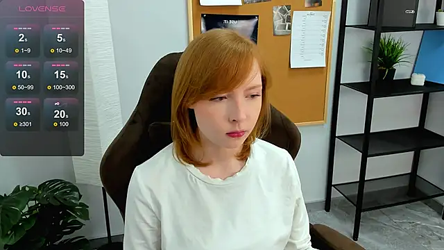 Snapshot of CherryCrushLove chatting on 05.12.26 CherryCrushLove online show from 05.12.26