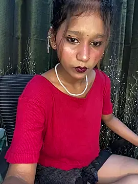Snapshot of Cutiepie- chatting on 04.18.26 Cutiepie- online show from 04.18.26