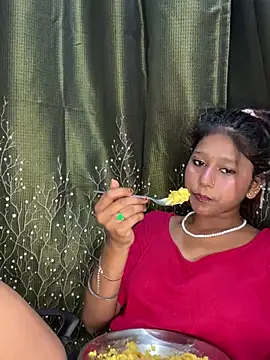 Snapshot of Cutiepie- chatting on 04.18.26 Cutiepie- online show from 04.18.26