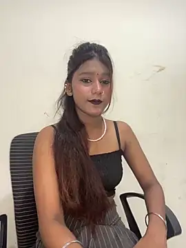 Snapshot of Cutiepie- chatting on 04.22.26 Cutiepie- online show from 04.22.26