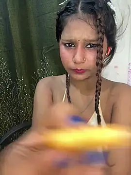 Snapshot of Cutiepie- chatting on 05.18.26 Cutiepie- online show from 05.18.26