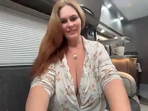 Snapshot of BustySwingingSlut chatting on 05.12.26 BustySwingingSlut online show from 05.12.26