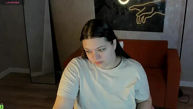Snapshot of Evelyne_Loo chatting on 04.27.26 Evelyne Loo online show from 04.27.26