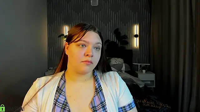 Snapshot of Evelyne_Loo chatting on 04.28.26 Evelyne Loo online show from 04.28.26