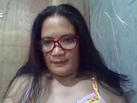 Snapshot of PinayZaira chatting on 05.13.26 PinayZaira online show from 05.13.26