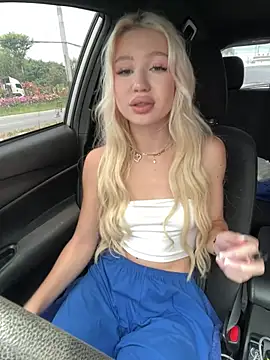 Kiss Auroraa online show from 04.10.26